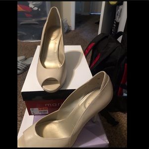 Betty Bone Pump-Heels Size 9